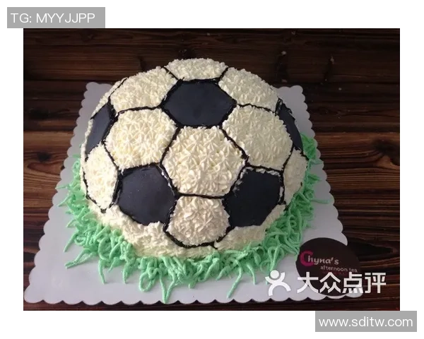 简约风格足球球星蛋糕设计打造独特个性生日惊喜